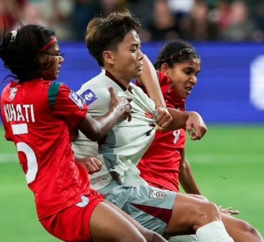 开云体育-亚足联尴尬！王霜进球被吹细节曝光，主裁判太业余