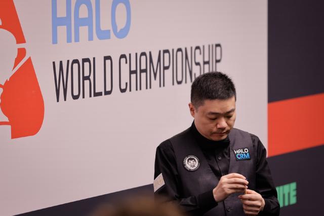 Kaiyun sports-丁俊晖10比5吉尔伯特,世锦赛16进8对决赵心童!